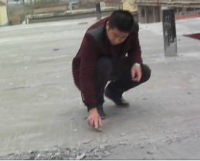 地面起砂，用水泥地面硬化劑