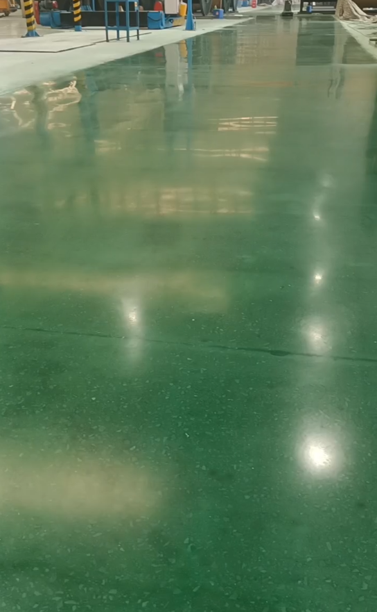 破舊環(huán)氧地坪換新顏——金潤(rùn)彩色鋼化地坪贏的客戶(hù)的高度贊譽(yù)